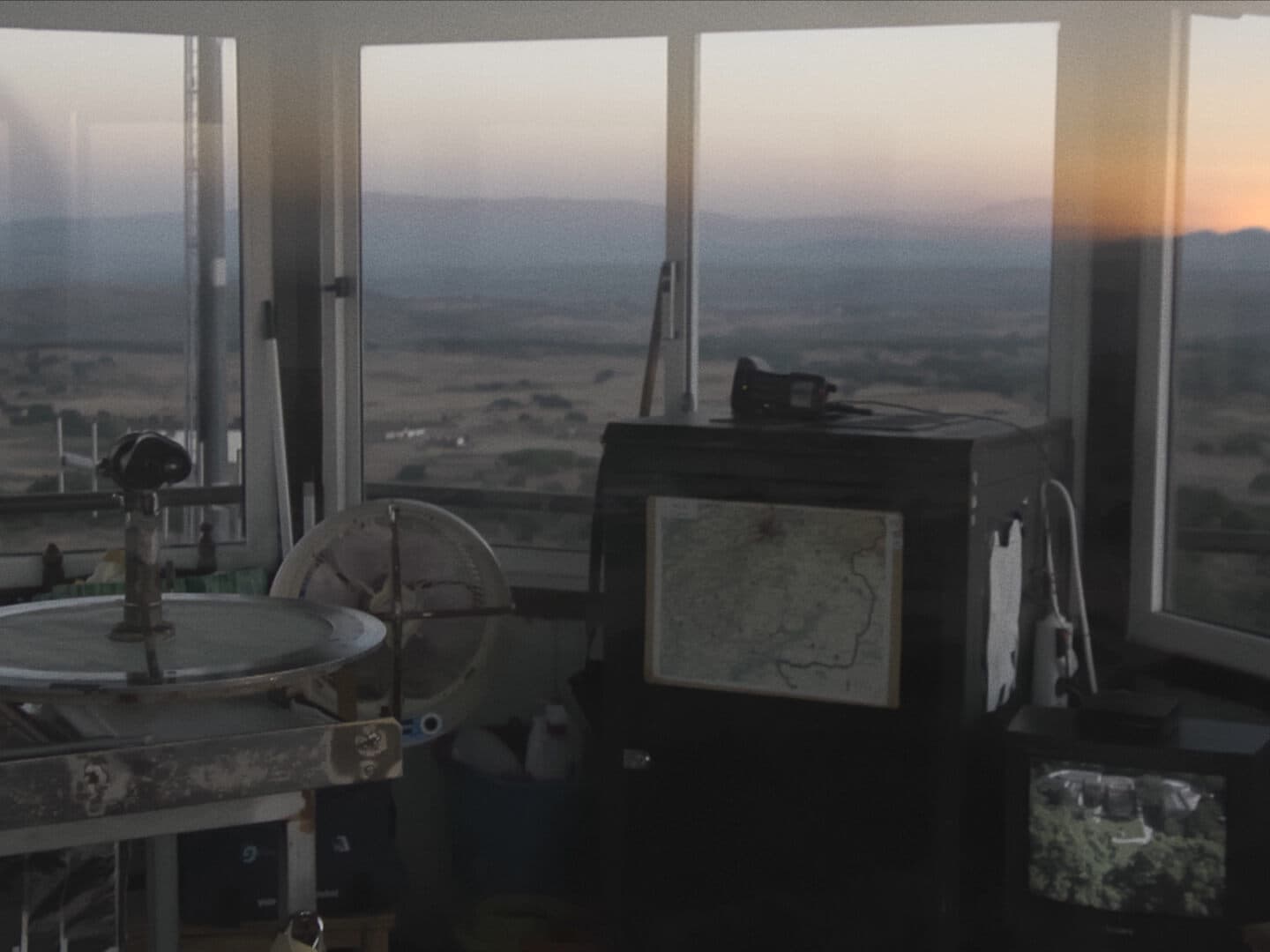 Still from Cinzas e nuvens / Extended Presences