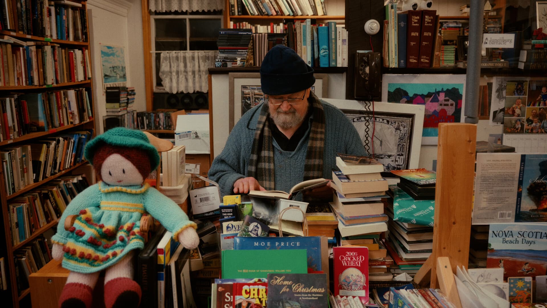 Still from THE BOOKSTORE THAT NEVER SLEEPS