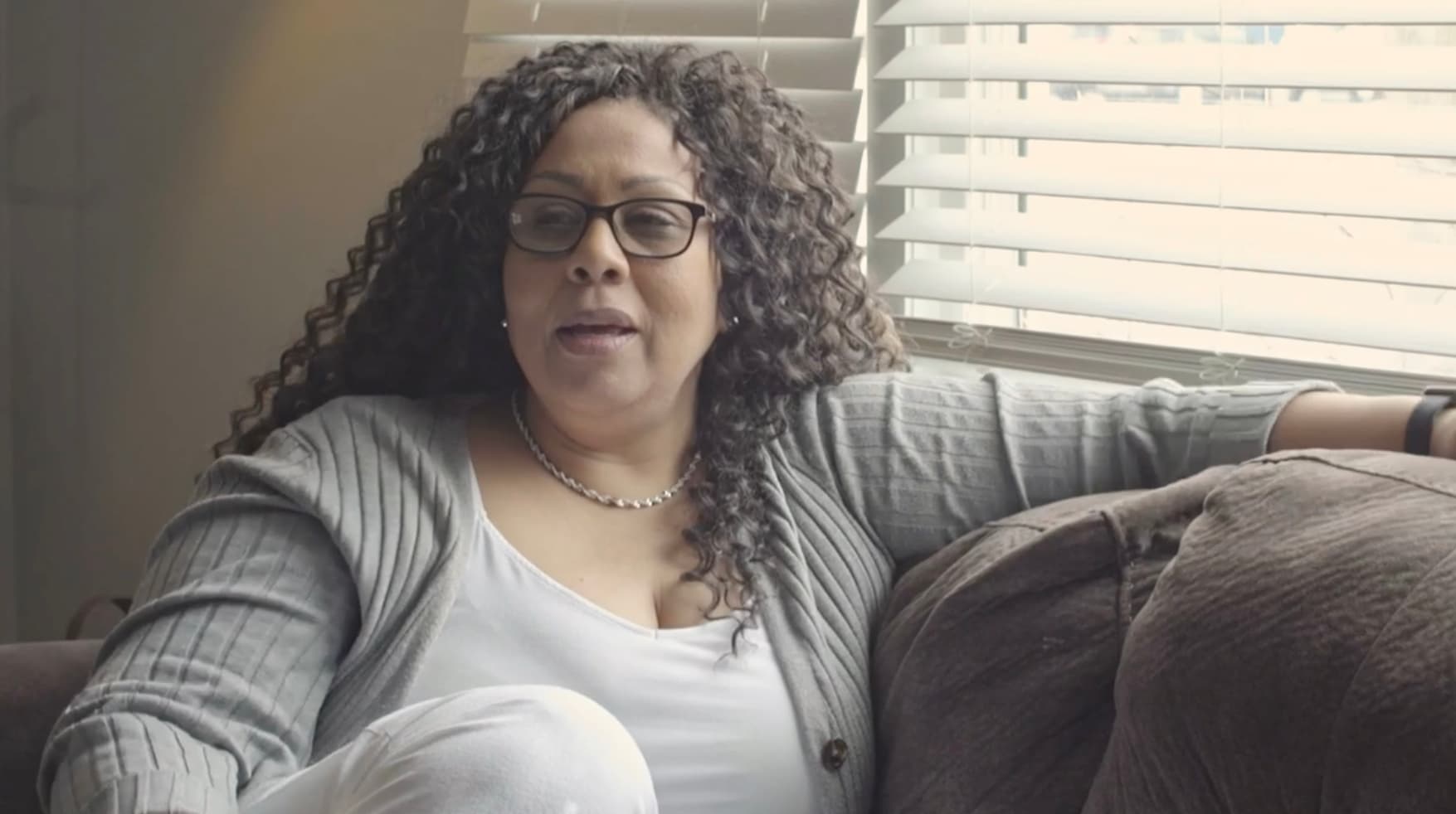 Still from Mi vida en 2 maletas / My Life in 2 Luggages